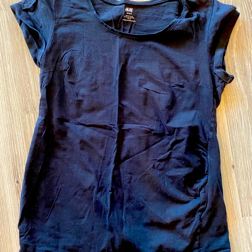 *MATERNITY* shirt size Medium